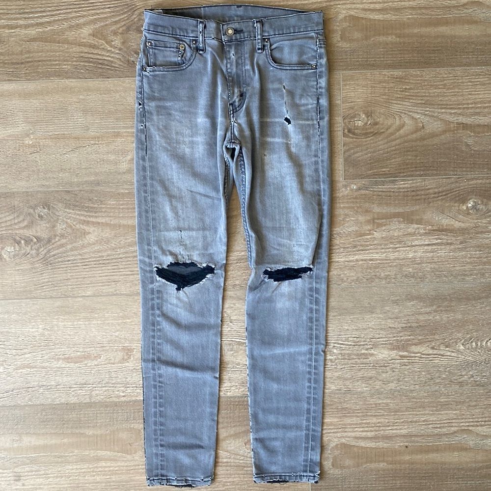 Levis Grey Denim Mid Rise Slim Leg Jeans Distressed w Black Contrast Stitching - Picture 2 of 7